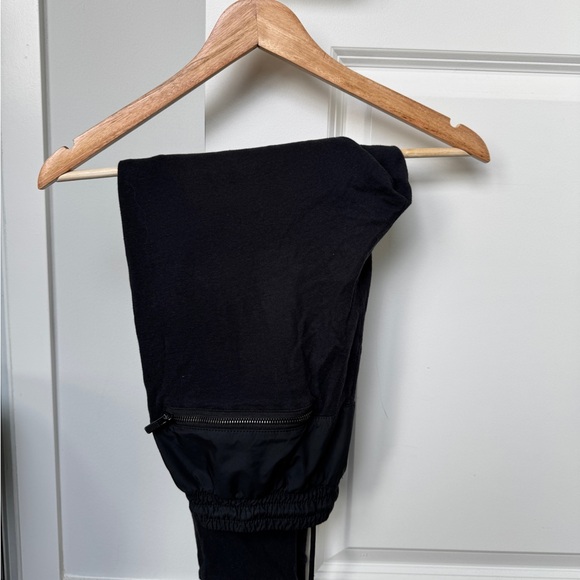 Nike Joggers in Black - Picture 3 of 3